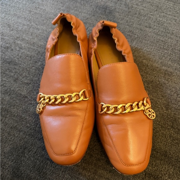 Great condition Tory Burch Mini Benton Charm Loafer - Picture 3 of 4